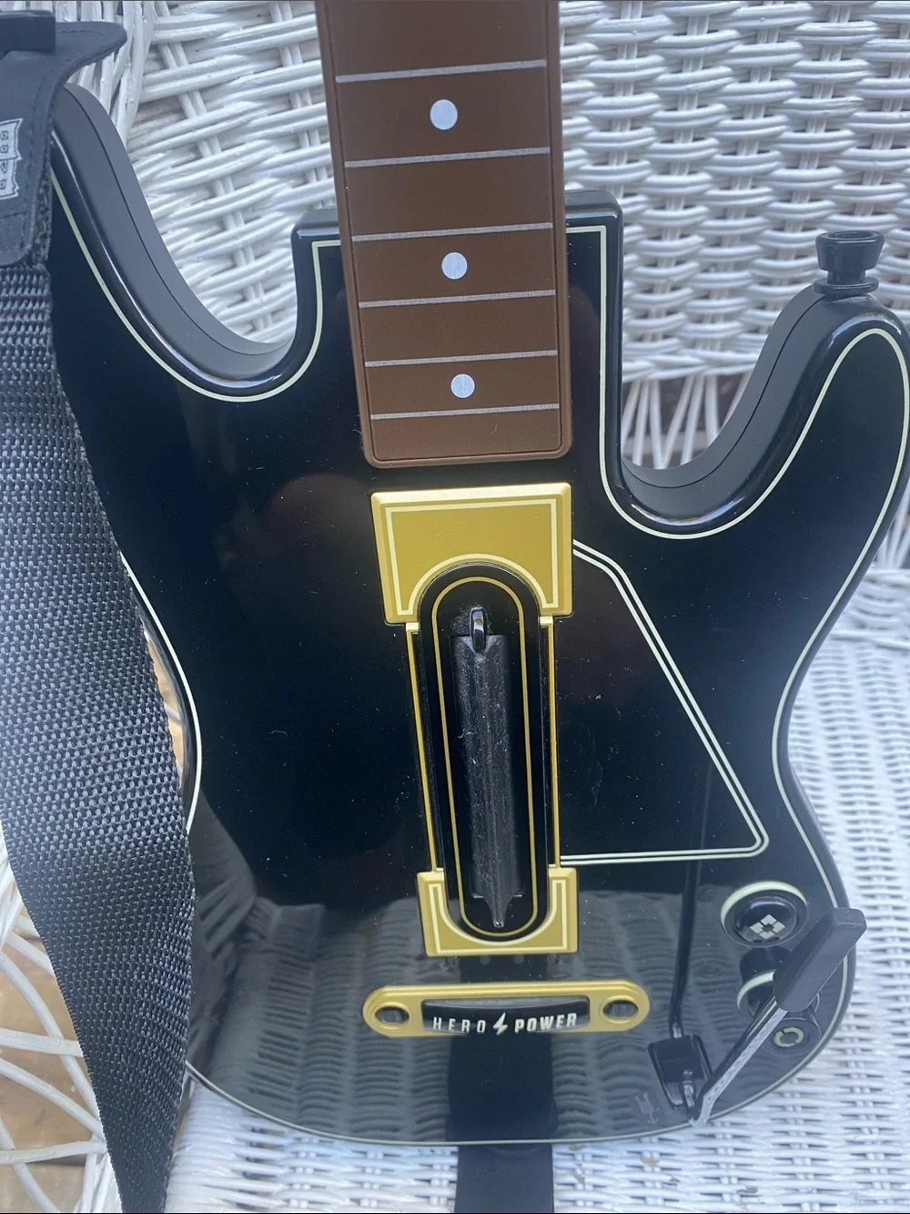 X Box 1 2Wireless Dual Guitar Controllers, Guitar Hero Live, 1 dongle, 2 straps - Picture 9 of 16